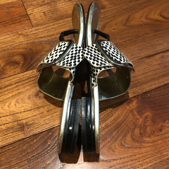 Marc fisher flat T-strap sandals a large buckle closure patented leather sz 8.5 - Picture 9 of 9